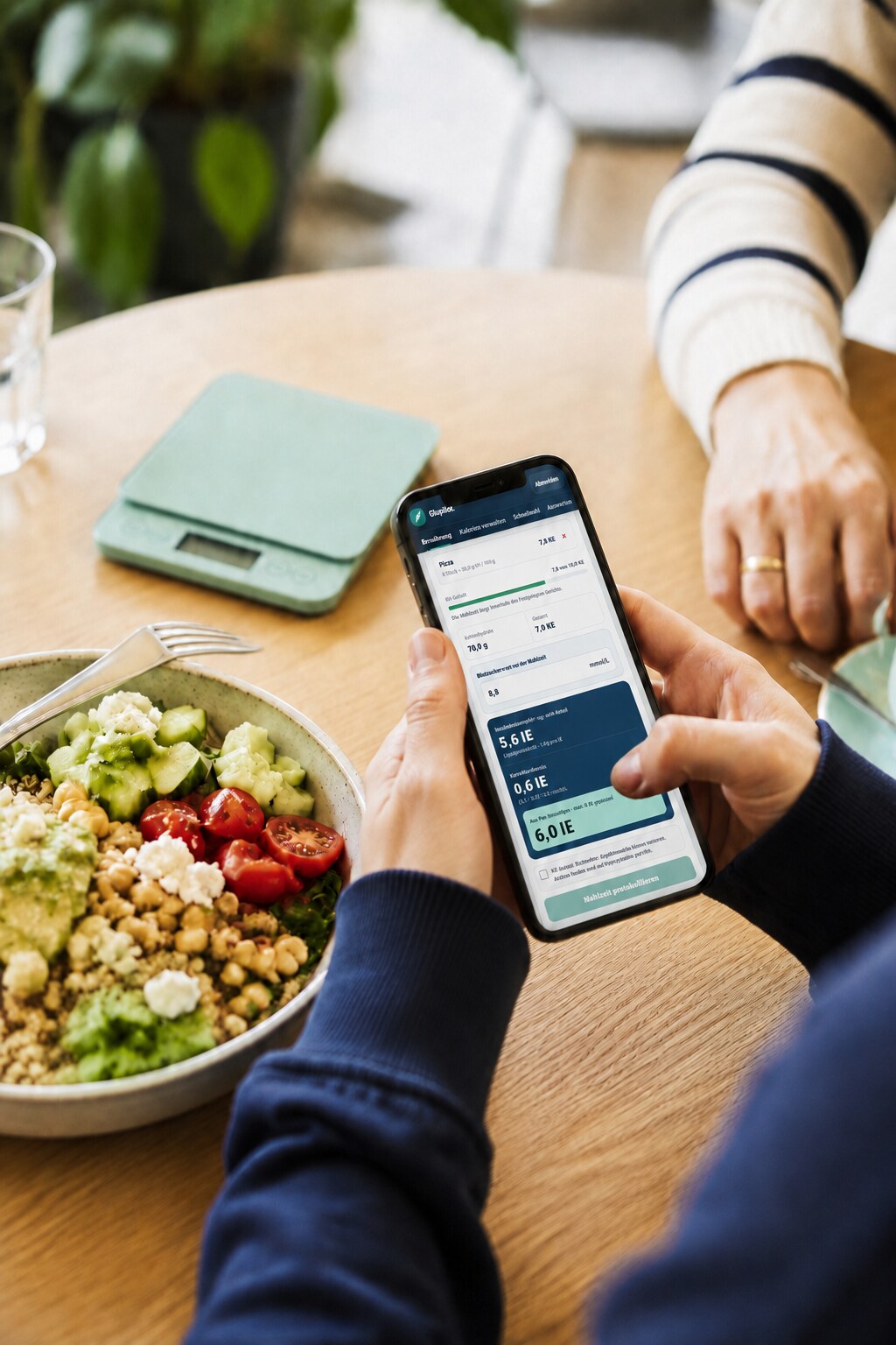 Glupilot mit einer Mahlzeitenberechnung auf einem natürlich gehaltenen Smartphone